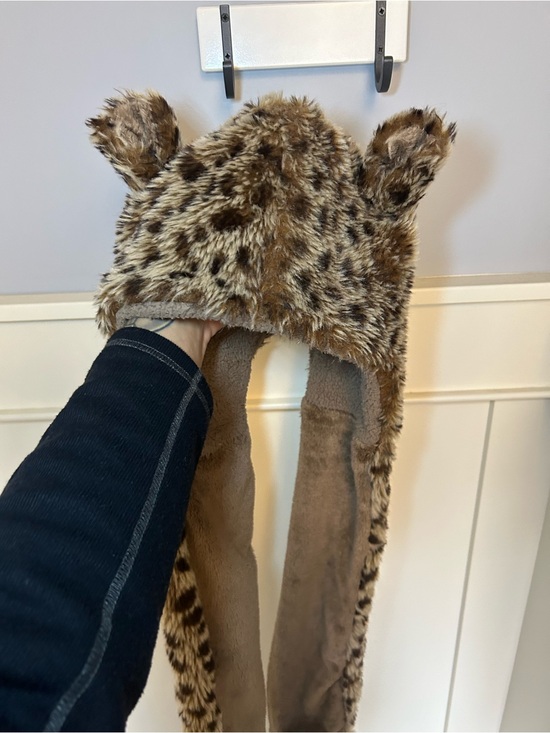 Aldo Other - Vintage Aldo sherpa fleece lined leopard fur hat accessory